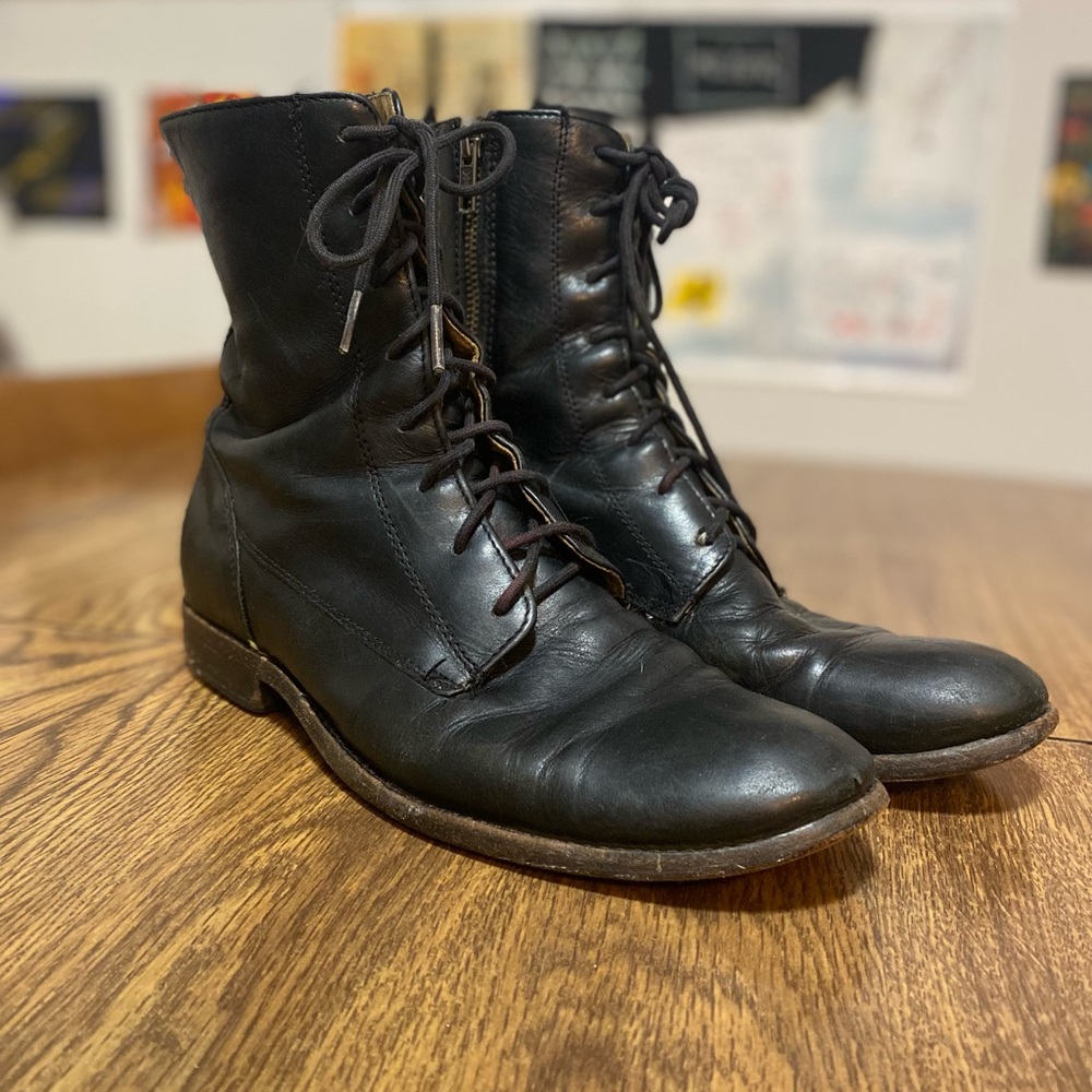 Womens size 9 Frye Carson boots